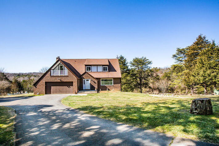 Image for Immaculate 4 BR/3.5 BA Home w/Large Barn/Shop & Pond on 10 +/- Acres--Fauquier County, VA ONLINE ONLY BIDDING!!