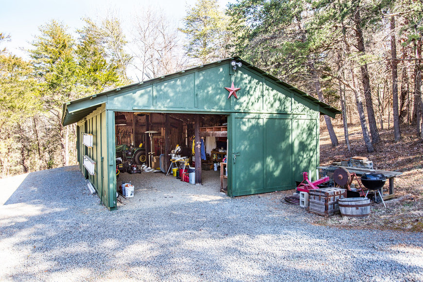 Image for Immaculate 4 BR/3.5 BA Home w/Large Barn/Shop & Pond on 10 +/- Acres--Fauquier County, VA ONLINE ONLY BIDDING!!