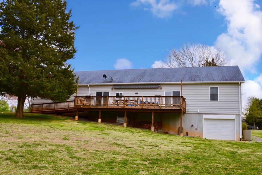 Immaculate 3 BR/2 BA Home on .97 +/ Acre Lot in The Bluewater Lake