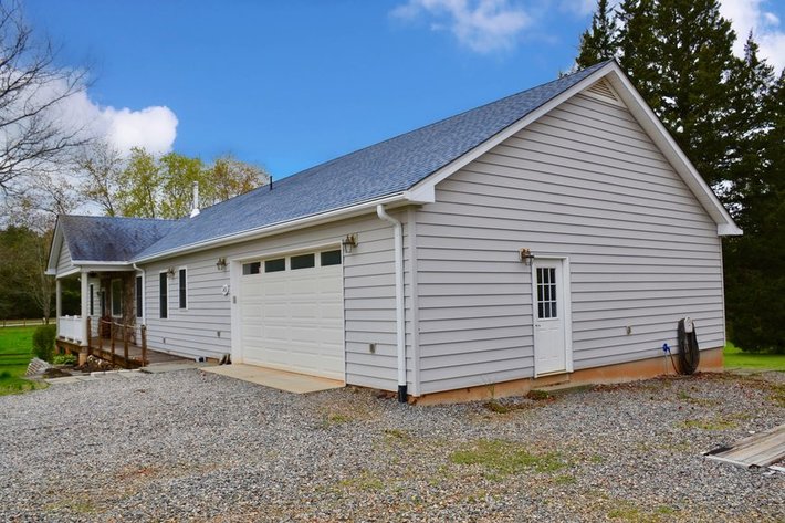 Image for Immaculate 3 BR/2 BA Home on .97 +/- Acre Lot in The Bluewater Lake Anna Development--ONLINE ONLY BIDDING!!