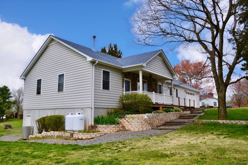 Image for Immaculate 3 BR/2 BA Home on .97 +/- Acre Lot in The Bluewater Lake Anna Development--ONLINE ONLY BIDDING!!