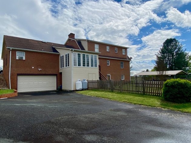 Image for 4 BR/4 BA Custom Home on 2.3 +/- Acres in Ivy Farms Only Minutes From UVA & Downtown Charlottesville--ONLINE ONLY BIDDING!!