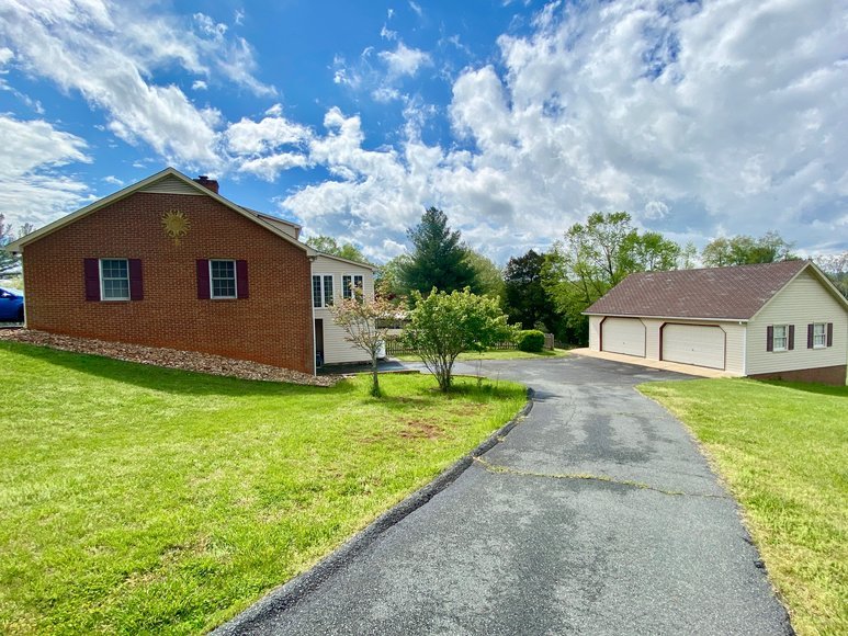 Image for 4 BR/4 BA Custom Home on 2.3 +/- Acres in Ivy Farms Only Minutes From UVA & Downtown Charlottesville--ONLINE ONLY BIDDING!!