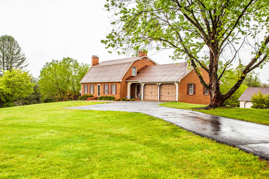 Image for 4 BR/4 BA Custom Home on 2.3 +/- Acres in Ivy Farms Only Minutes From UVA & Downtown Charlottesville--ONLINE ONLY BIDDING!!