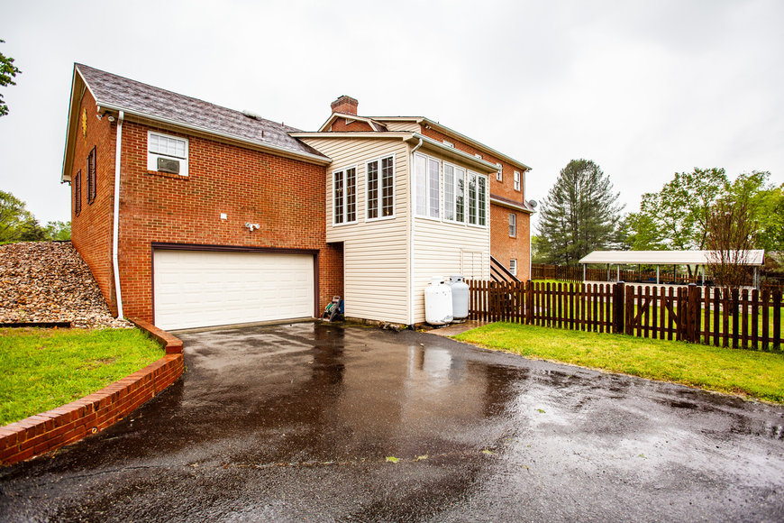 Image for 4 BR/4 BA Custom Home on 2.3 +/- Acres in Ivy Farms Only Minutes From UVA & Downtown Charlottesville--ONLINE ONLY BIDDING!!