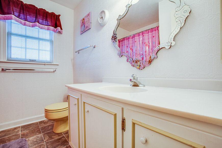 Image for 4 BR/4 BA Custom Home on 2.3 +/- Acres in Ivy Farms Only Minutes From UVA & Downtown Charlottesville--ONLINE ONLY BIDDING!!