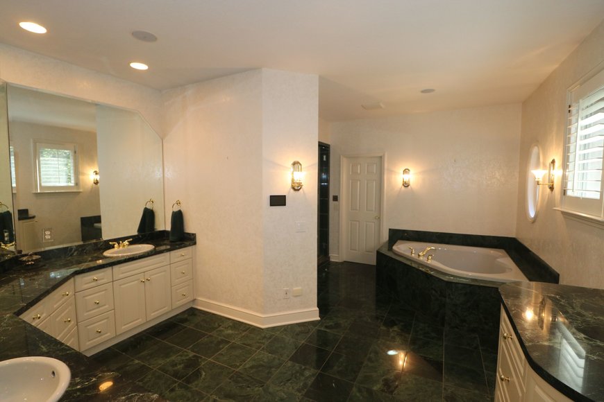 Image for MINIMUM BID AUCTION! $499,000 - 14 Riverhills Lane