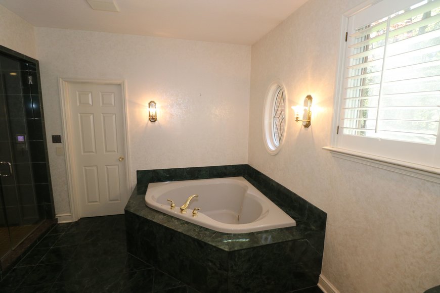 Image for MINIMUM BID AUCTION! $499,000 - 14 Riverhills Lane