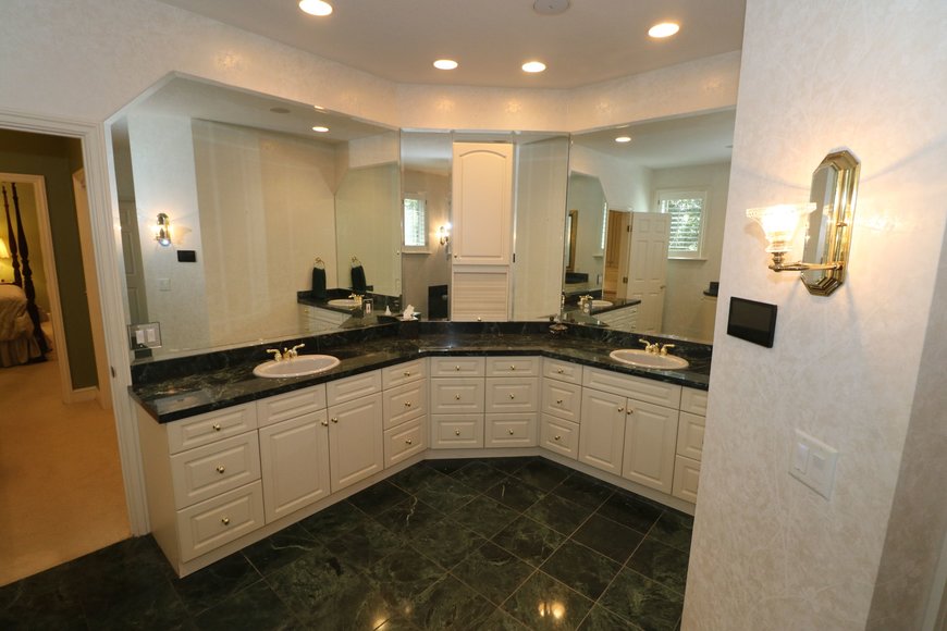 Image for MINIMUM BID AUCTION! $499,000 - 14 Riverhills Lane