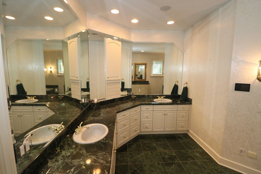 Image for MINIMUM BID AUCTION! $499,000 - 14 Riverhills Lane