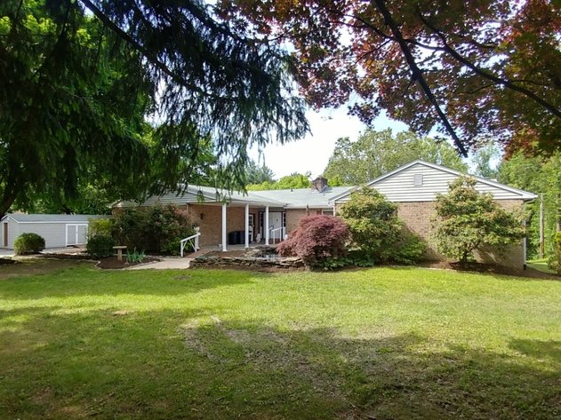 RENOWNED KNIFE MAKER RAYMOND BEERS DOWNSIZING
PUBLIC AUCTION - BALTIMORE CO. MD.