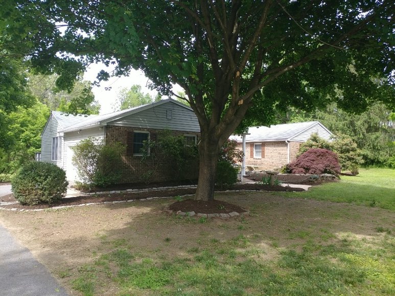 Image for RENOWNED KNIFE MAKER RAYMOND BEERS DOWNSIZING
PUBLIC AUCTION - BALTIMORE CO. MD.