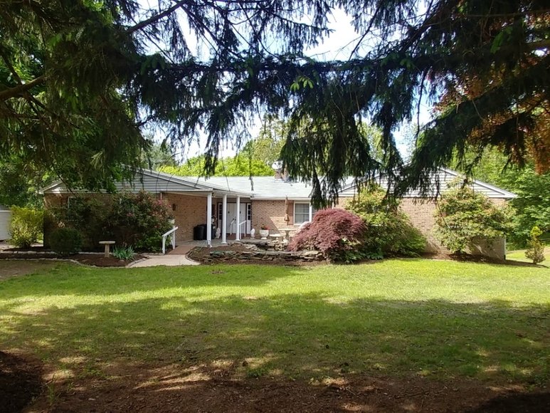 Image for RENOWNED KNIFE MAKER RAYMOND BEERS DOWNSIZING
PUBLIC AUCTION - BALTIMORE CO. MD.