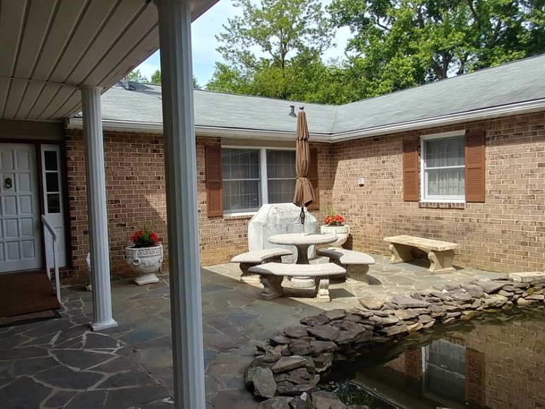 Image for RENOWNED KNIFE MAKER RAYMOND BEERS DOWNSIZING
PUBLIC AUCTION - BALTIMORE CO. MD.