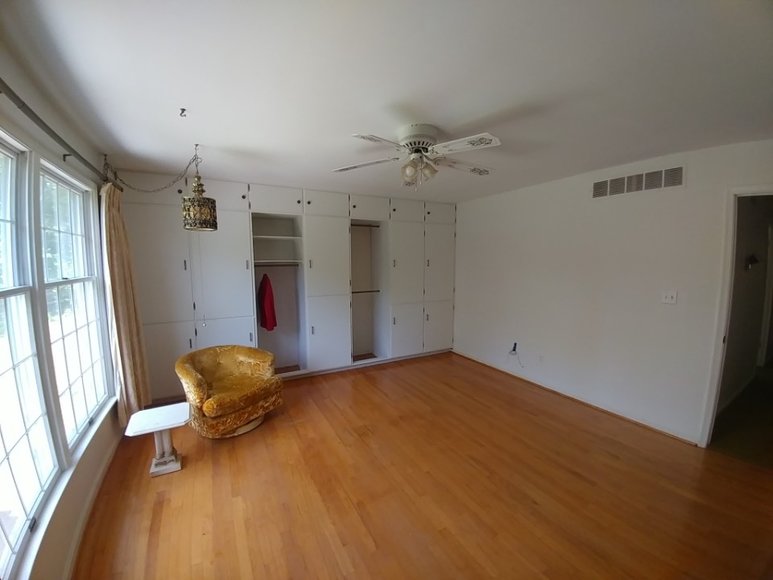 Image for RENOWNED KNIFE MAKER RAYMOND BEERS DOWNSIZING
PUBLIC AUCTION - BALTIMORE CO. MD.