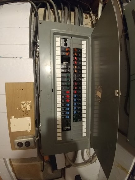 Image for RENOWNED KNIFE MAKER RAYMOND BEERS DOWNSIZING
PUBLIC AUCTION - BALTIMORE CO. MD.