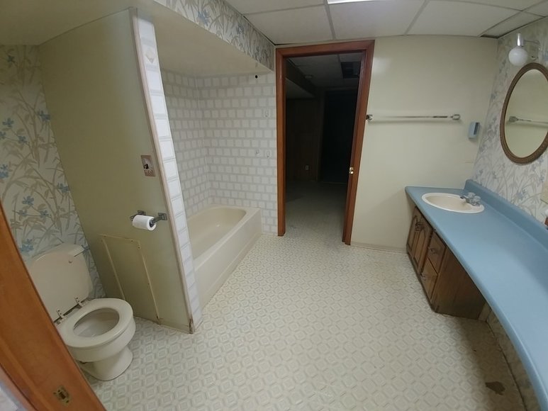 Image for RENOWNED KNIFE MAKER RAYMOND BEERS DOWNSIZING
PUBLIC AUCTION - BALTIMORE CO. MD.