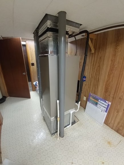 Image for RENOWNED KNIFE MAKER RAYMOND BEERS DOWNSIZING
PUBLIC AUCTION - BALTIMORE CO. MD.