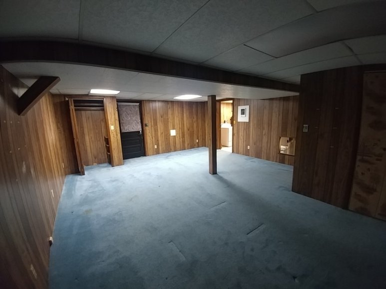 Image for RENOWNED KNIFE MAKER RAYMOND BEERS DOWNSIZING
PUBLIC AUCTION - BALTIMORE CO. MD.