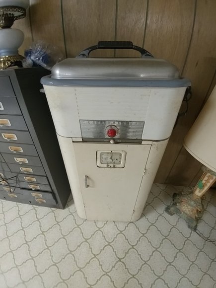 Image for RENOWNED KNIFE MAKER RAYMOND BEERS DOWNSIZING
PUBLIC AUCTION - BALTIMORE CO. MD.