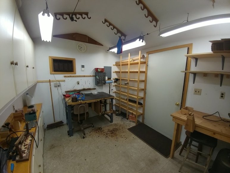 Image for RENOWNED KNIFE MAKER RAYMOND BEERS DOWNSIZING
PUBLIC AUCTION - BALTIMORE CO. MD.