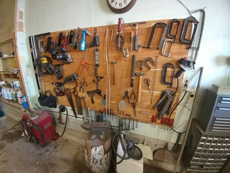 Image for RENOWNED KNIFE MAKER RAYMOND BEERS DOWNSIZING
PUBLIC AUCTION - BALTIMORE CO. MD.