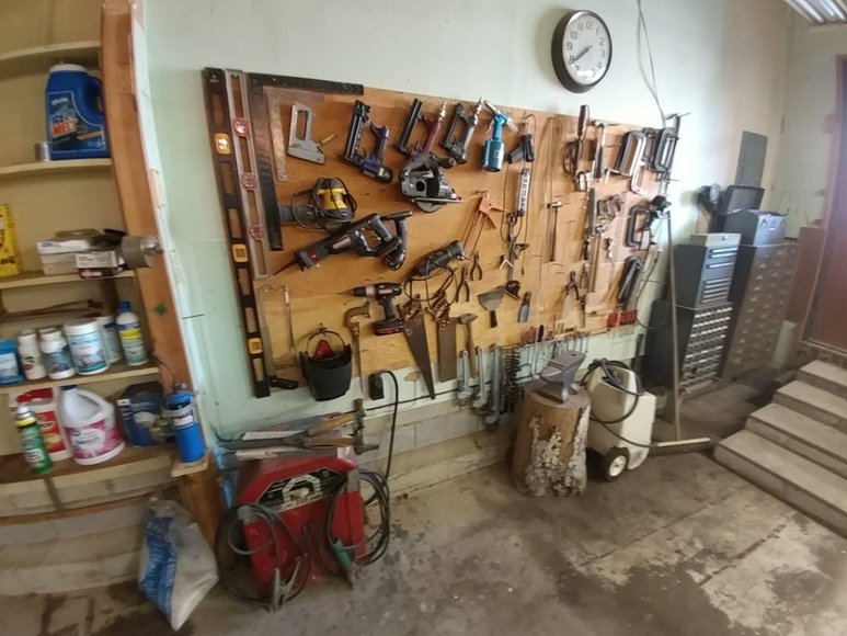 Image for RENOWNED KNIFE MAKER RAYMOND BEERS DOWNSIZING
PUBLIC AUCTION - BALTIMORE CO. MD.