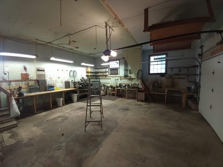 Image for RENOWNED KNIFE MAKER RAYMOND BEERS DOWNSIZING
PUBLIC AUCTION - BALTIMORE CO. MD.