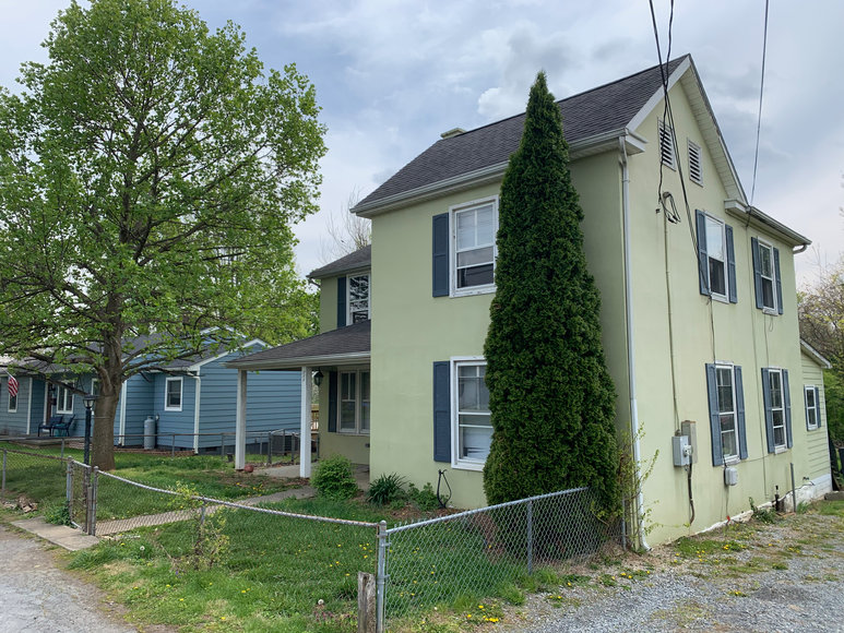 3 BR/1.5 BA Home in Downtown Berryville, VA (Clarke County)SELLS to