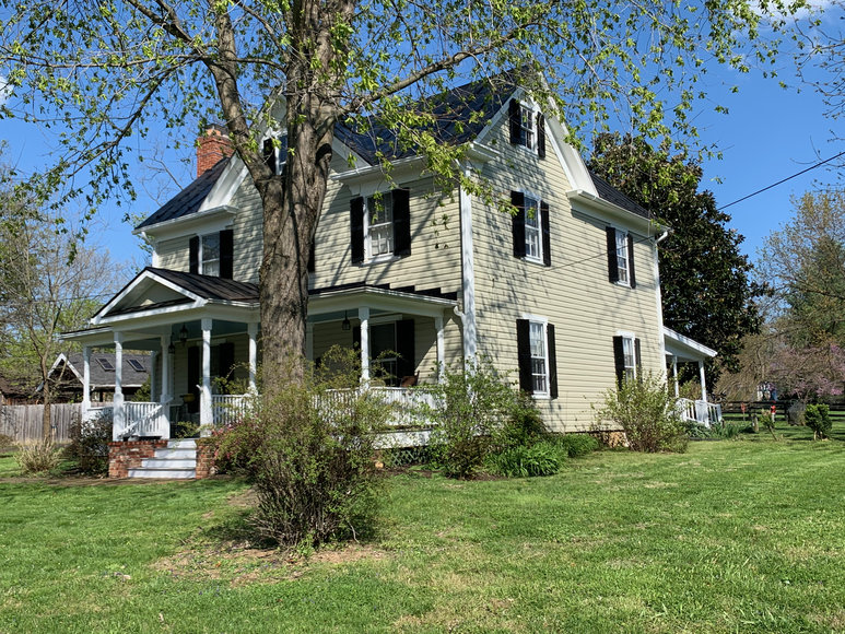 Image for Stately 3 BR/2.5 BA Home on 1.28 +/- Acre Lot in Hamilton, VA--SELLS to the HIGHEST BIDDER!!