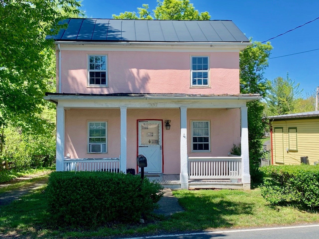 3 BR/1.5 BA Home on .35 +/ Acre Lot in the Town of Hamilton, VASELLS