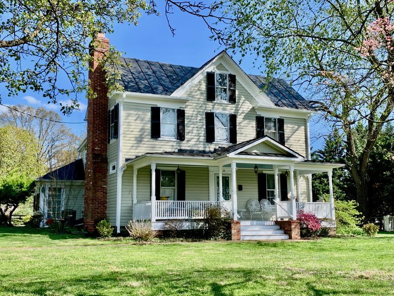 Image for JUN 19 Stately 3 BR/2.5 BA Home on 1.28 +/- Acre Lot in Hamilton, VA--SELLS to the HIGHEST BIDDER!!