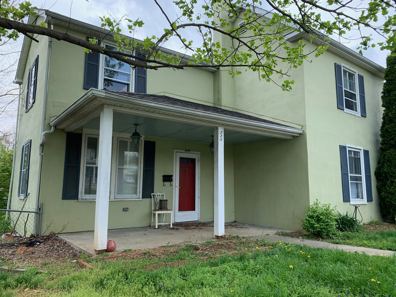 3 BR/1.5 BA Home in Downtown Berryville, VA (Clarke County)SELLS to