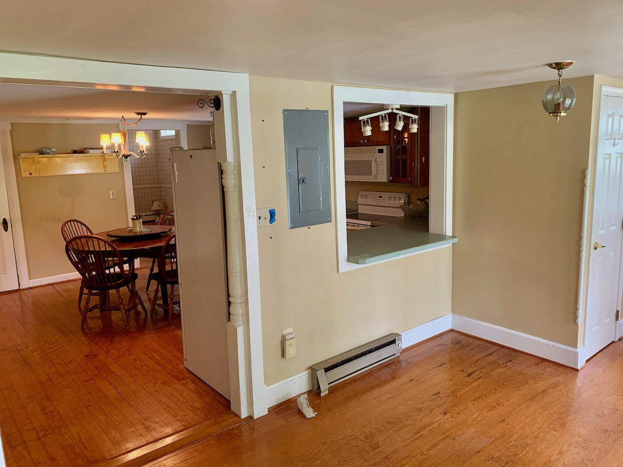 Image for Stately 3 BR/2.5 BA Home on 1.28 +/- Acre Lot in Hamilton, VA--SELLS to the HIGHEST BIDDER!!