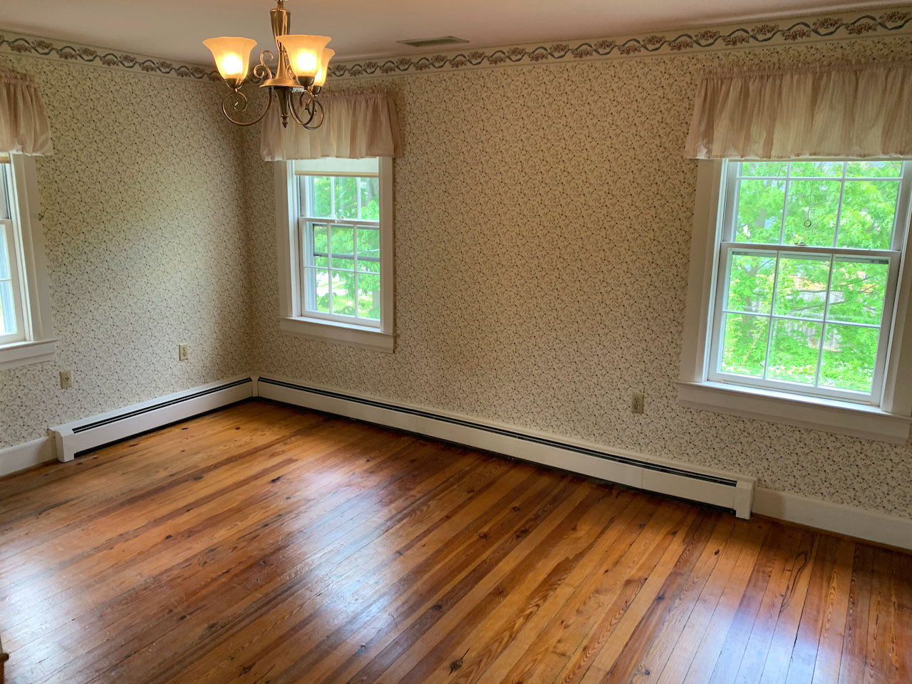 Image for Stately 3 BR/2.5 BA Home on 1.28 +/- Acre Lot in Hamilton, VA--SELLS to the HIGHEST BIDDER!!