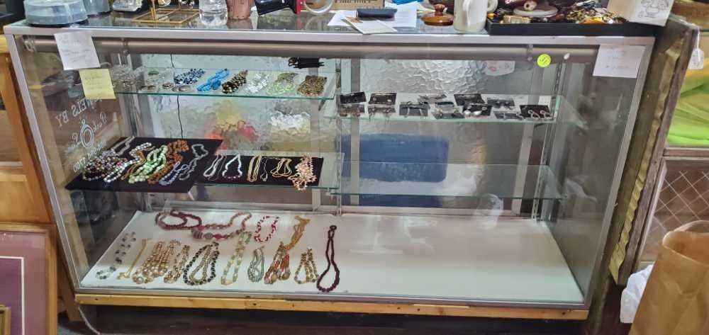 Image for Karen's! Antiques and Collectible Inventory Liquidation