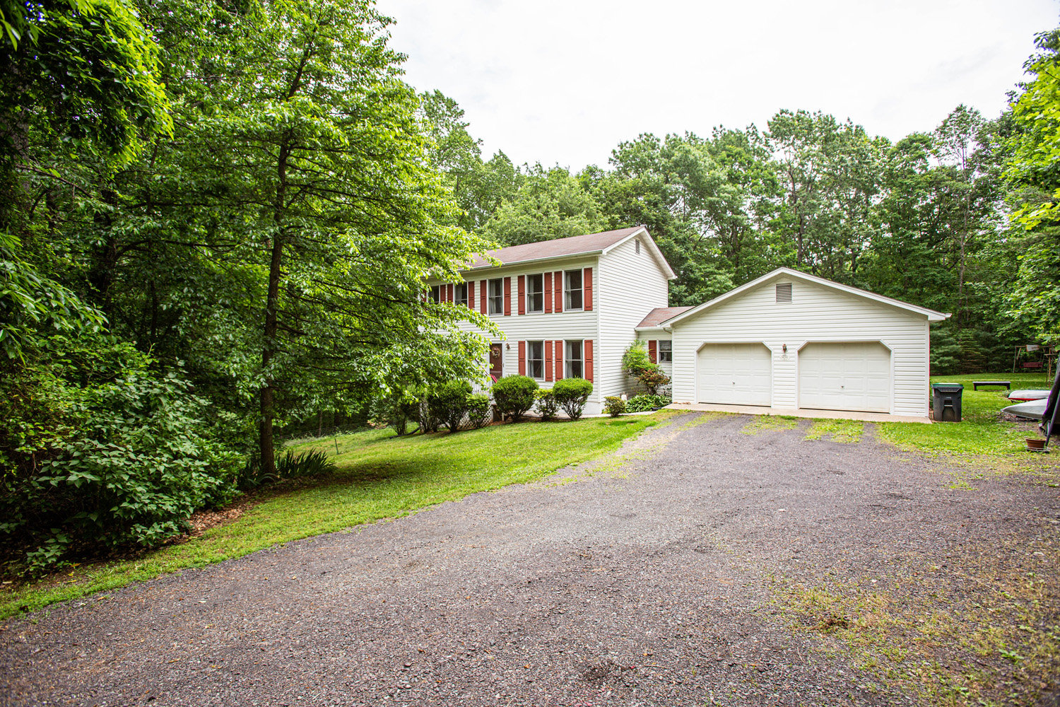 3 BR/2.5 BA Home on 1.3 +/ Acre Lot in Merrimac South Development