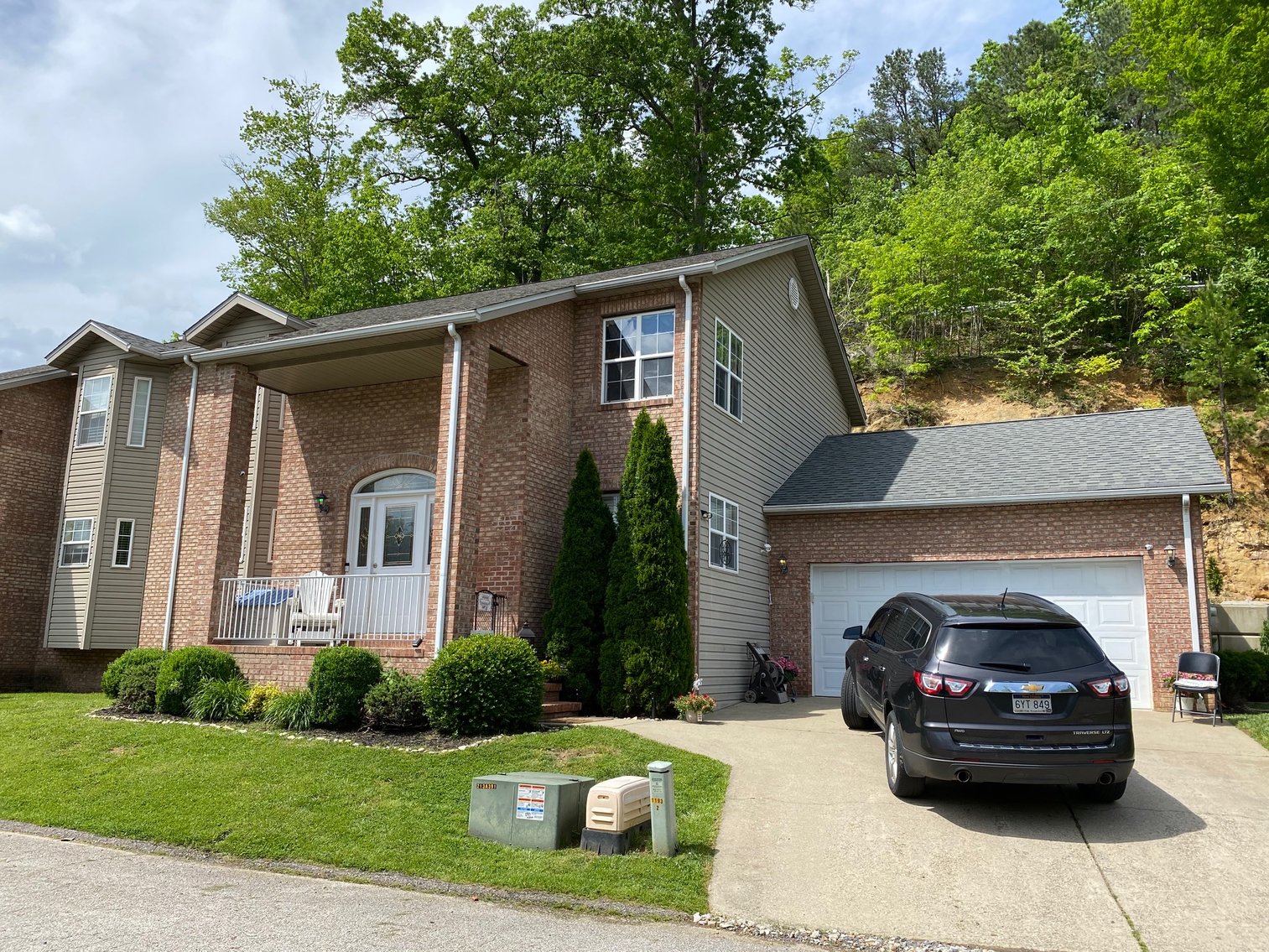 Beautifully Updated Townhome in the South Hills