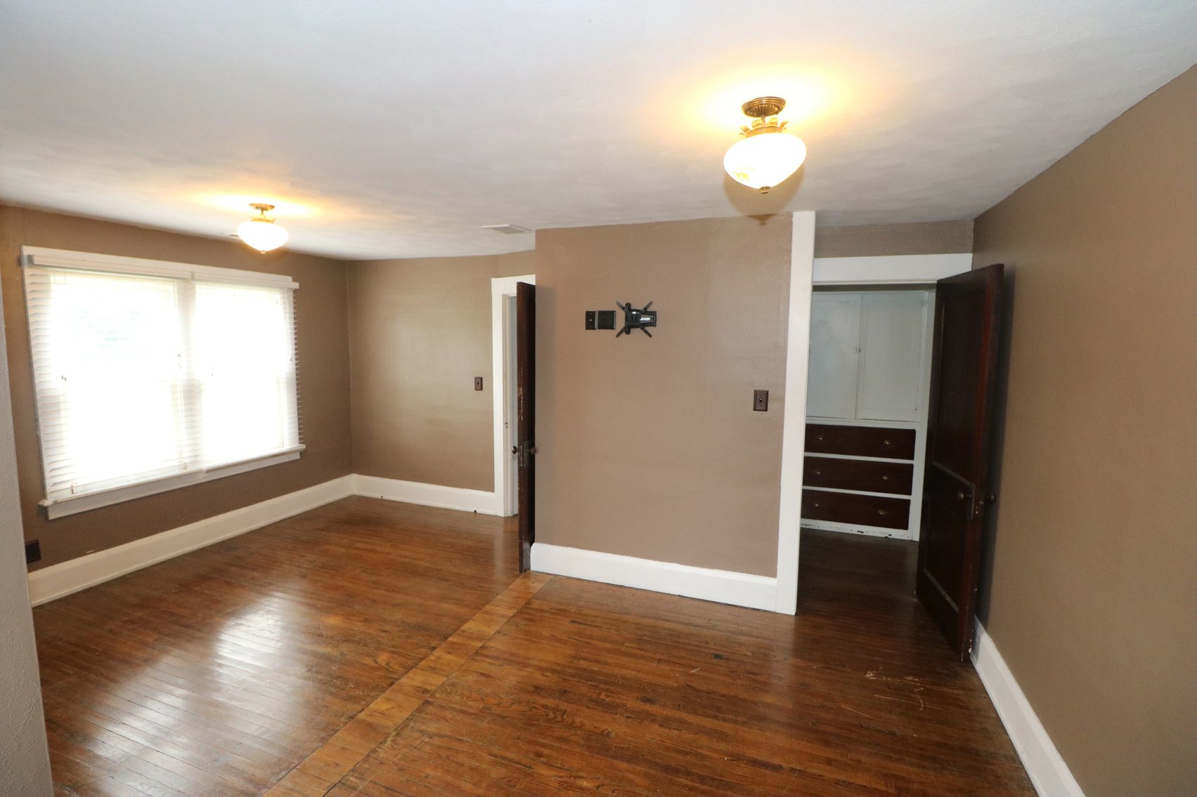 Image for MINIMUM BID AUCTION! $80,000 - 210 East Main Street