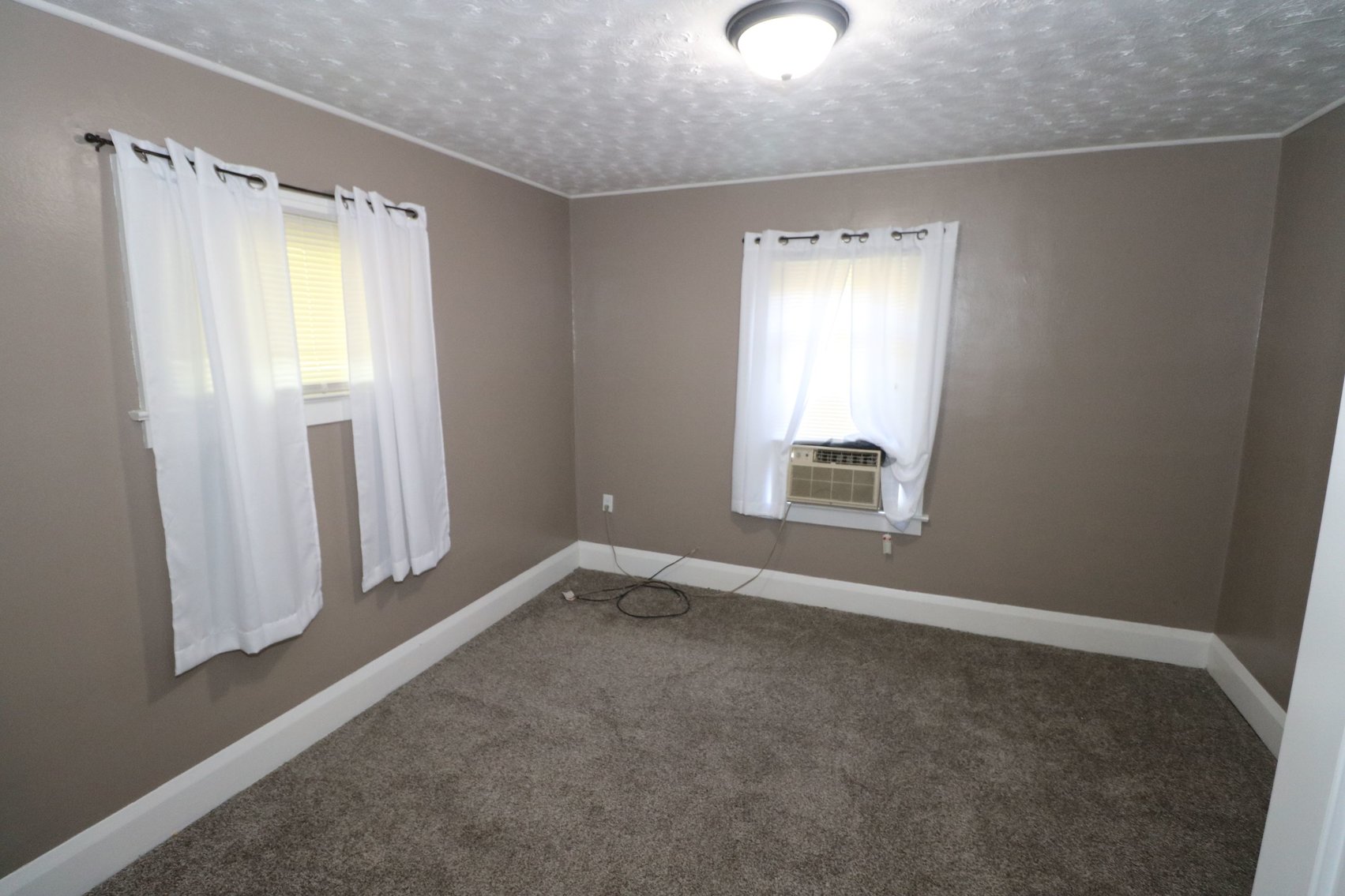 Image for MINIMUM BID AUCTION! $19,000 - 615 Waverly Avenue