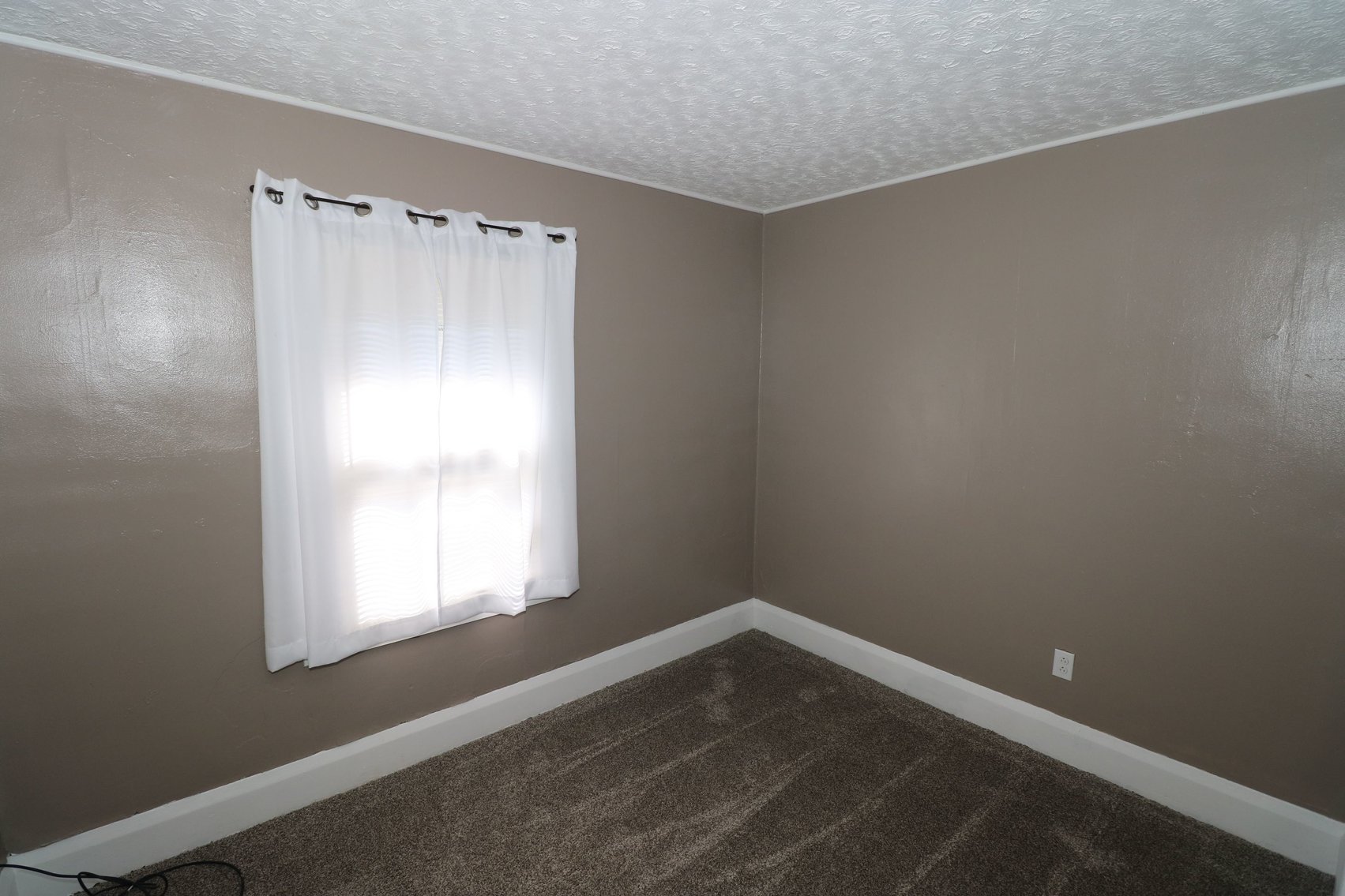 Image for MINIMUM BID AUCTION! $19,000 - 615 Waverly Avenue