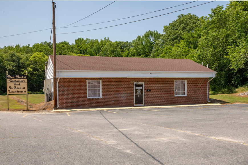 Image for Operational Convenience Store, Laundromat, Car Wash, Storage Units & Office Building on 8+ Acres--SELLING to the HIGHEST BIDDER!!