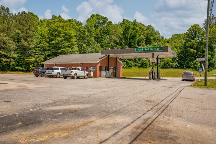 Image for Operational Convenience Store w/Fuel Island on 1.23 +/- Acres--SELLING to the HIGHEST BIDDER!!