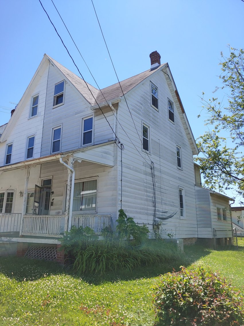 Image for 3 BR, 2 BA, 2½ STORY ALUMINUM SIDED DUPLEX