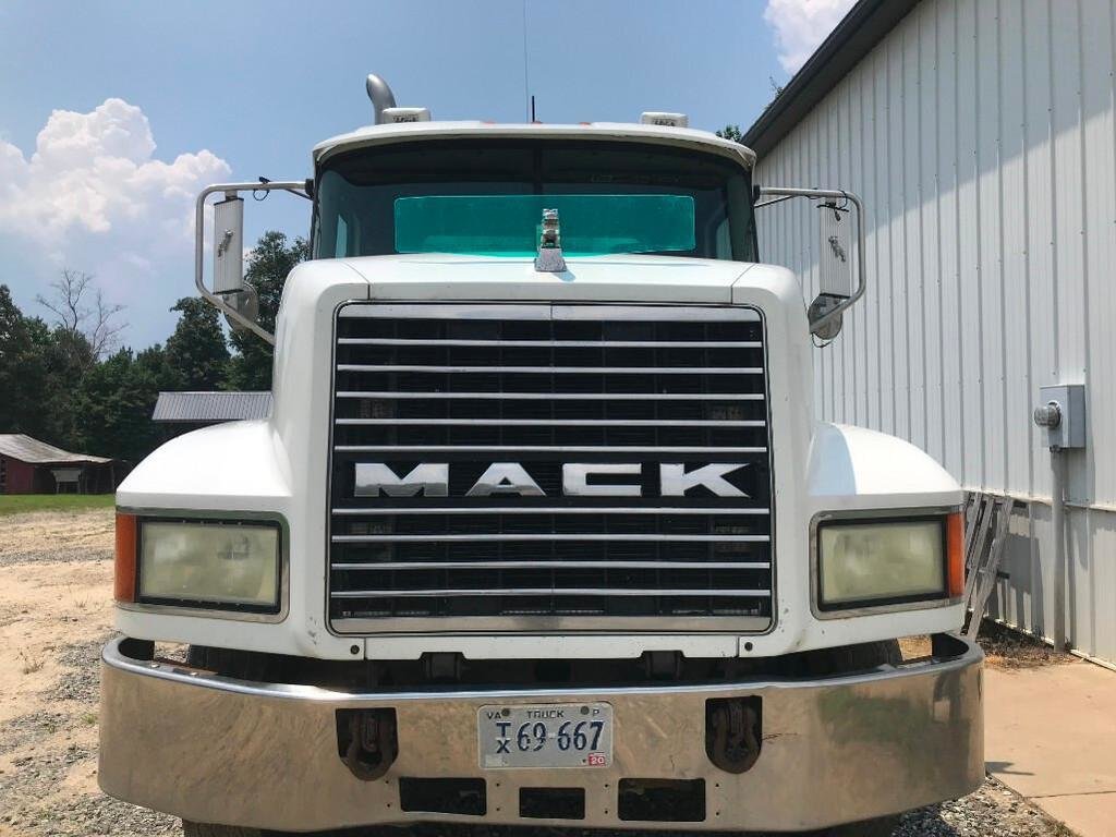 Image for Public Virtual Auto Auction Ring 2: Lot 65 of 94 - 2003 Mack CH613 Truck