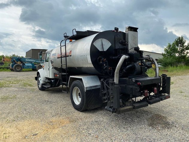 Image for Public Virtual Heavy Vehicle & Equipment Auction: Lot 67 - 2000 International 4700 Truck