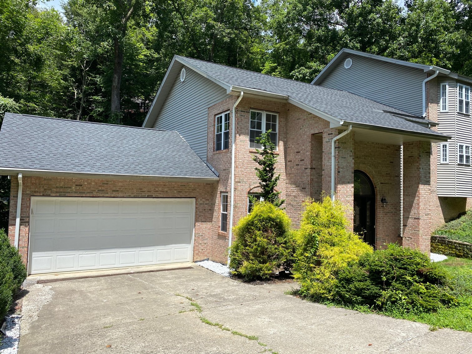 Luxurious South Hills Townhome
