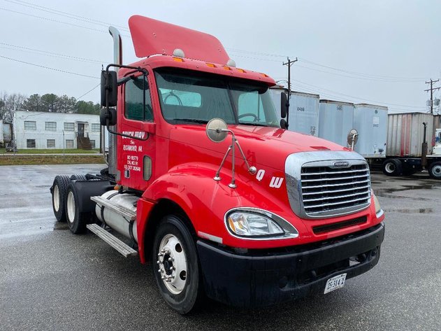 Image for LIVE Public Virtual Heavy Equipment Auction: Lot 275 - 2006 Freightliner Columbia 120 Truck