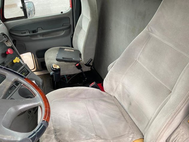 Image for LIVE Public Virtual Heavy Equipment Auction: Lot 275 - 2006 Freightliner Columbia 120 Truck