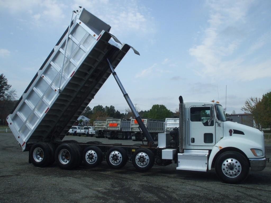 Image for LIVE Public Virtual Heavy Equipment Auction: Lot 300 - 2015 Kenworth T370 Truck